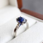 3.54ct Oval Royal Blue Sapphire & Diamond Ring - Image 3